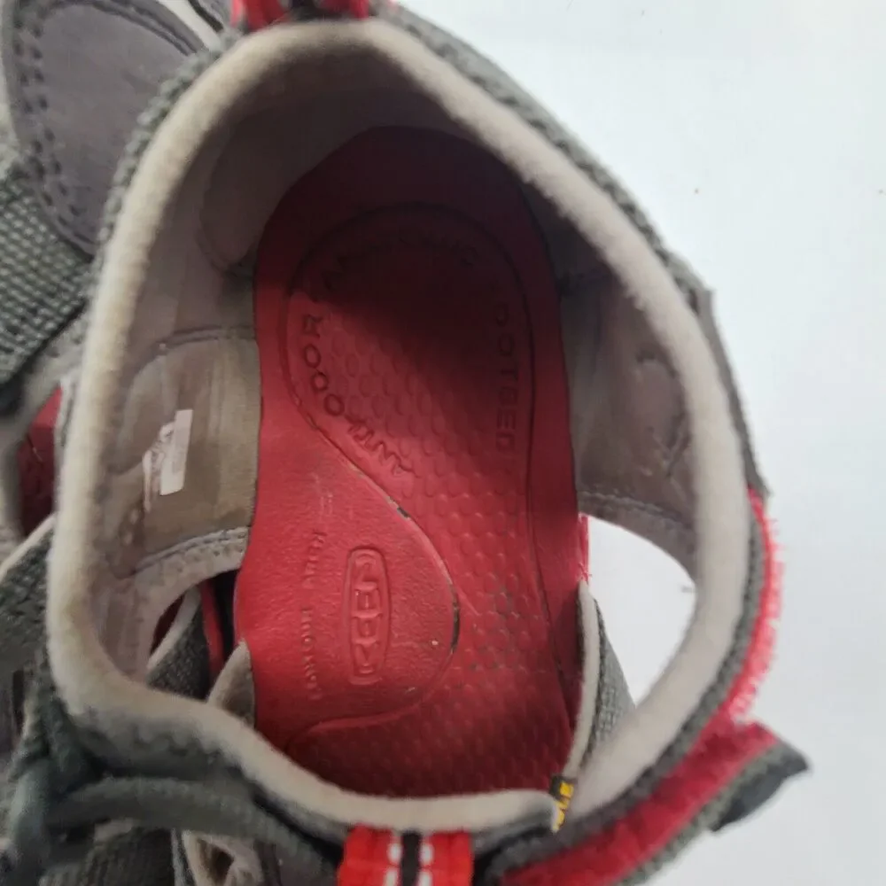 Women's Keen US Size 6 Newport H2 Sandals Gray Red Hiking Water Slip On